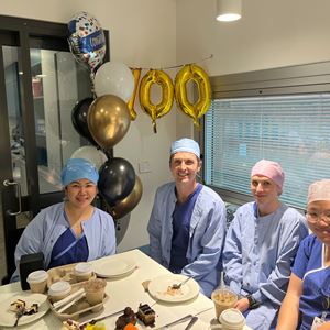 St Vincent’s Northside surgeon reaches major milestone with 100th da Vinci case