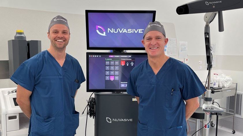 Surgeons with the NuVasive Pulse platform